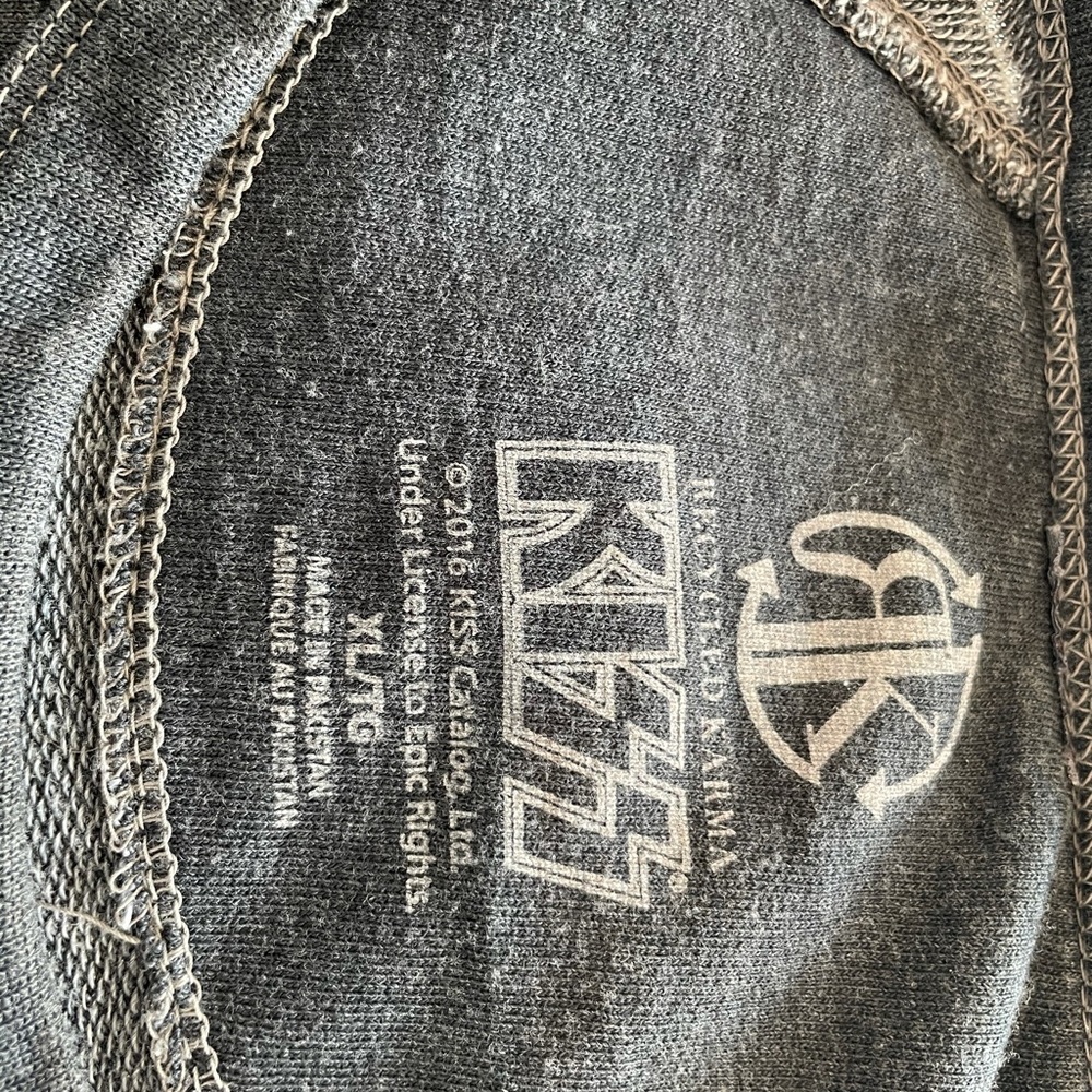 Light weight sweat shirt. Worn twice